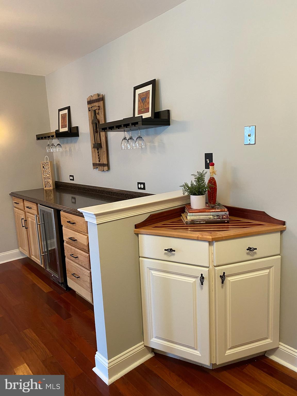 1506 Squirrel Road Marlton, NJ 08053 - Photo 10 of 24 1506 Squirrel Rd.
Dining area with breakfast bar