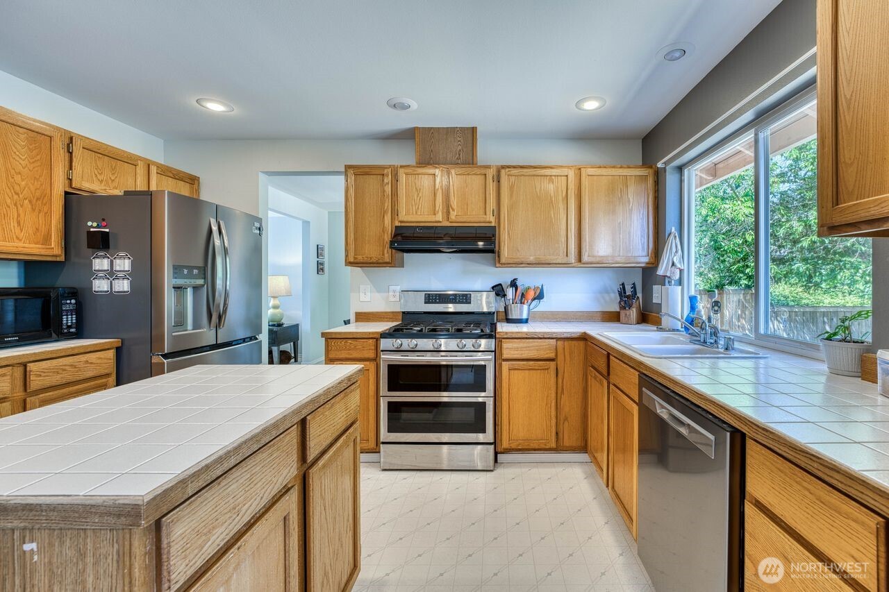 7315 East Collins Road Port Orchard, WA 98366 - Photo 10 of 40 Gallery Image 10