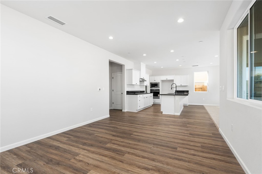 1266 Talus Way South Madera, CA 93636 - Photo 11 of 43 a view of kitchen with wooden floor