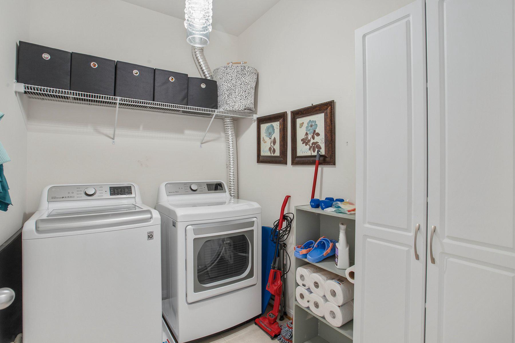 19466 Front Street Leesburg, VA 20176 - Photo 31 of 34 Full size laundry @ bedroom level
