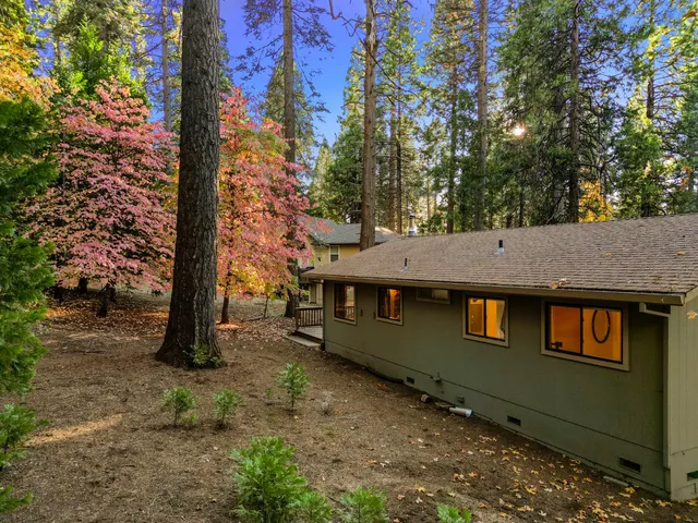 a view of a house with a backyard