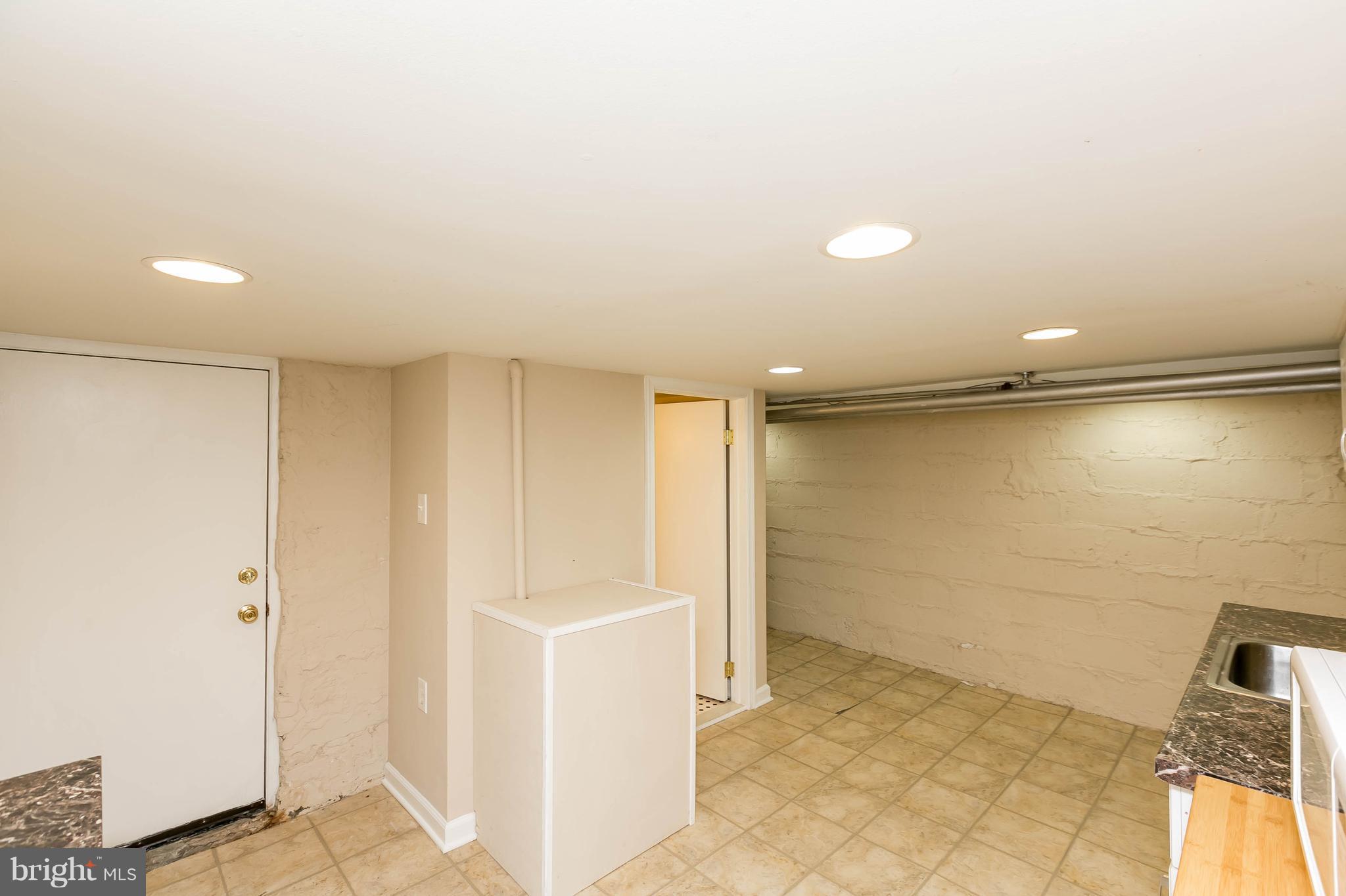 5124 Harford Road Baltimore, MD 21214 - Photo 21 of 26 Basement Unit/Office Kitchen