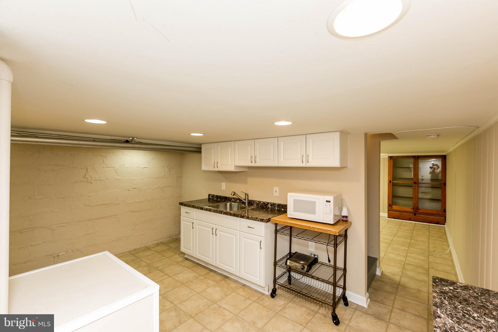 5124 Harford Road Baltimore, MD 21214 - Photo 22 of 26 Basement Unit/Office Kitchen