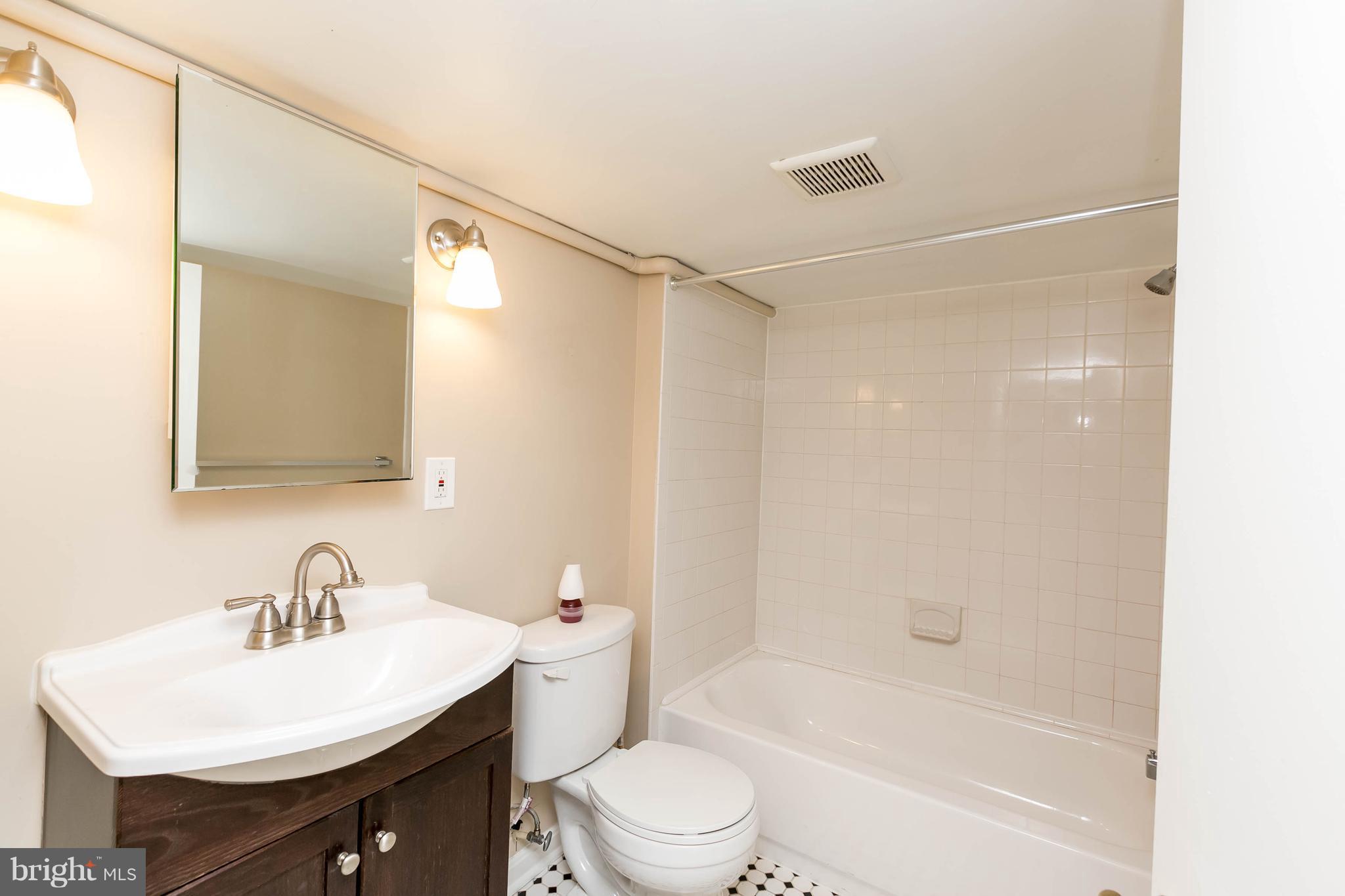 5124 Harford Road Baltimore, MD 21214 - Photo 23 of 26 Basement Unit/Office Full Bathroom