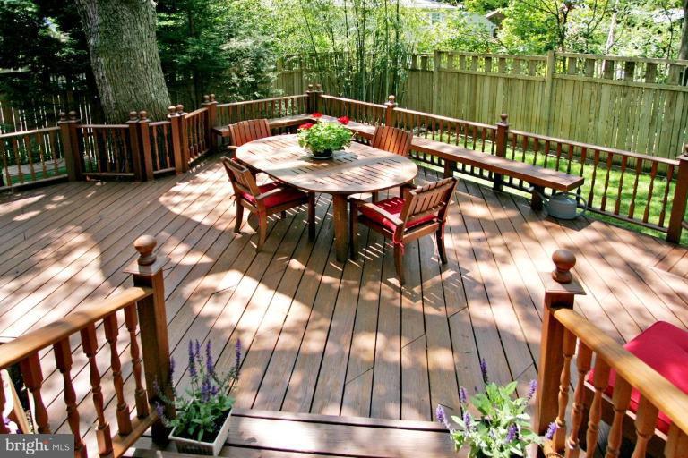 2904 Cameron Mills Road Alexandria, VA 22302 - Photo 15 of 20 Deck