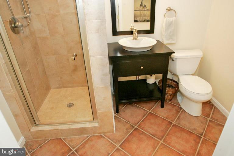 2904 Cameron Mills Road Alexandria, VA 22302 - Photo 20 of 20 Bath #3