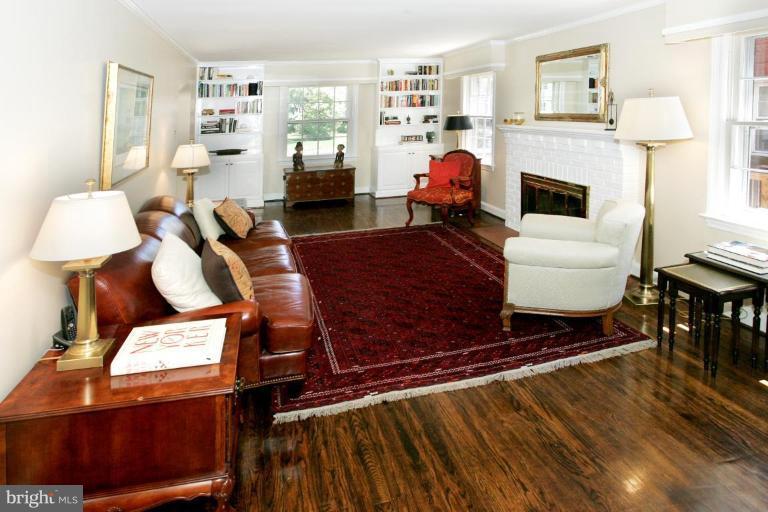2904 Cameron Mills Road Alexandria, VA 22302 - Photo 3 of 20 Living Room #2
