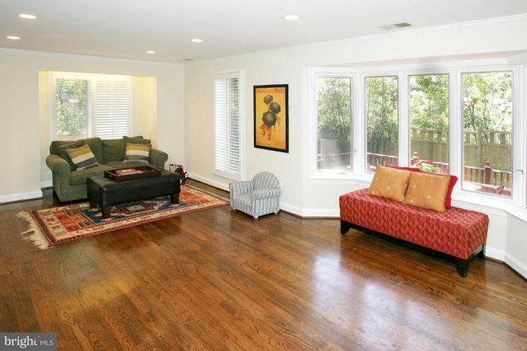 2904 Cameron Mills Road Alexandria, VA 22302 - Photo 7 of 20 Family Room #2
