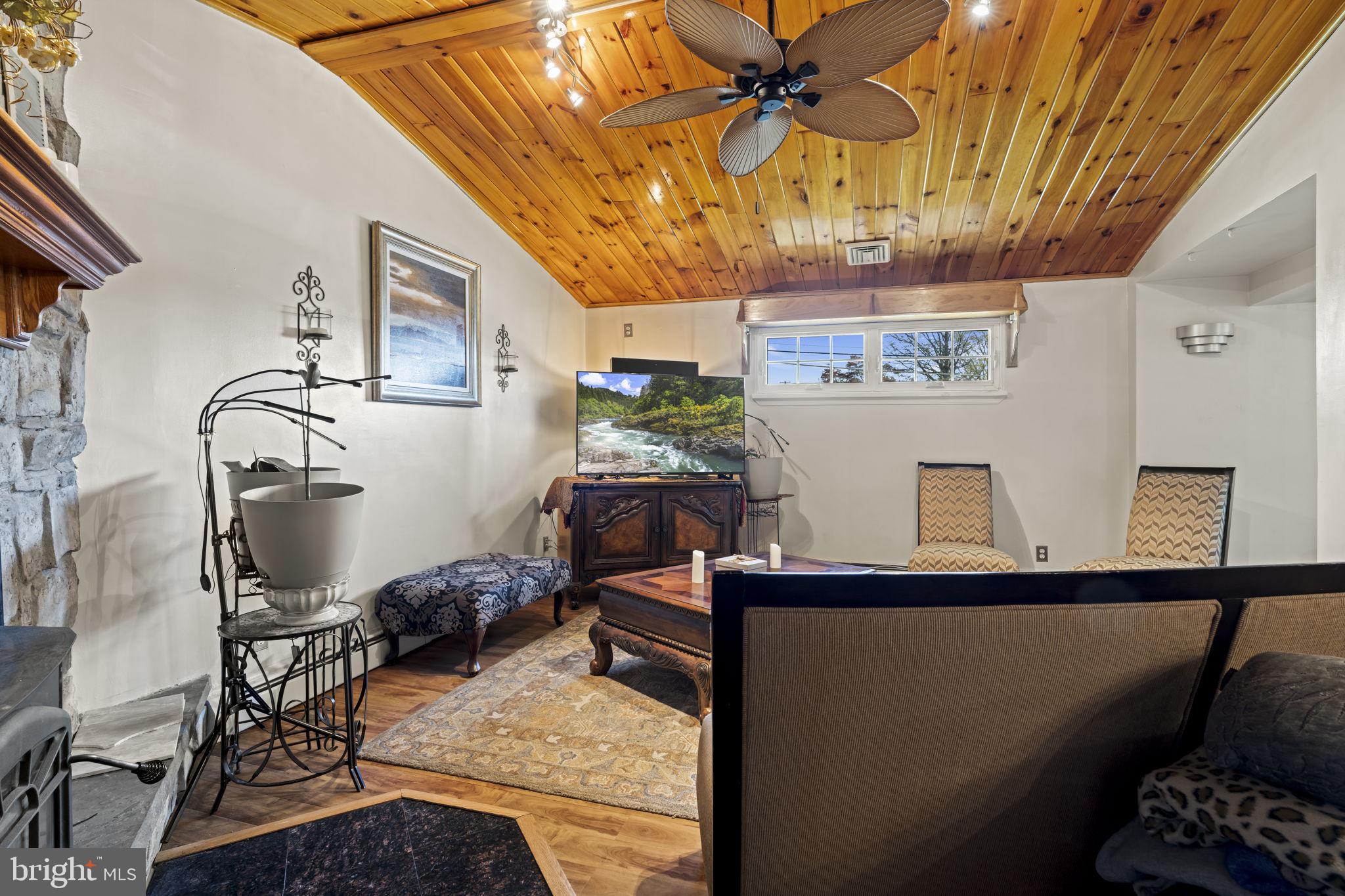 896 Pne Hl Road Philadelphia, PA 19115 - Photo 16 of 37