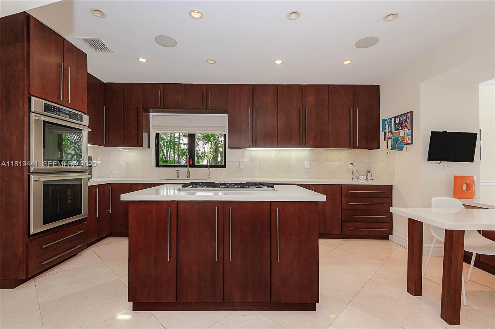 6535 Allison Road Miami Beach, FL 33141 - Photo 10 of 60