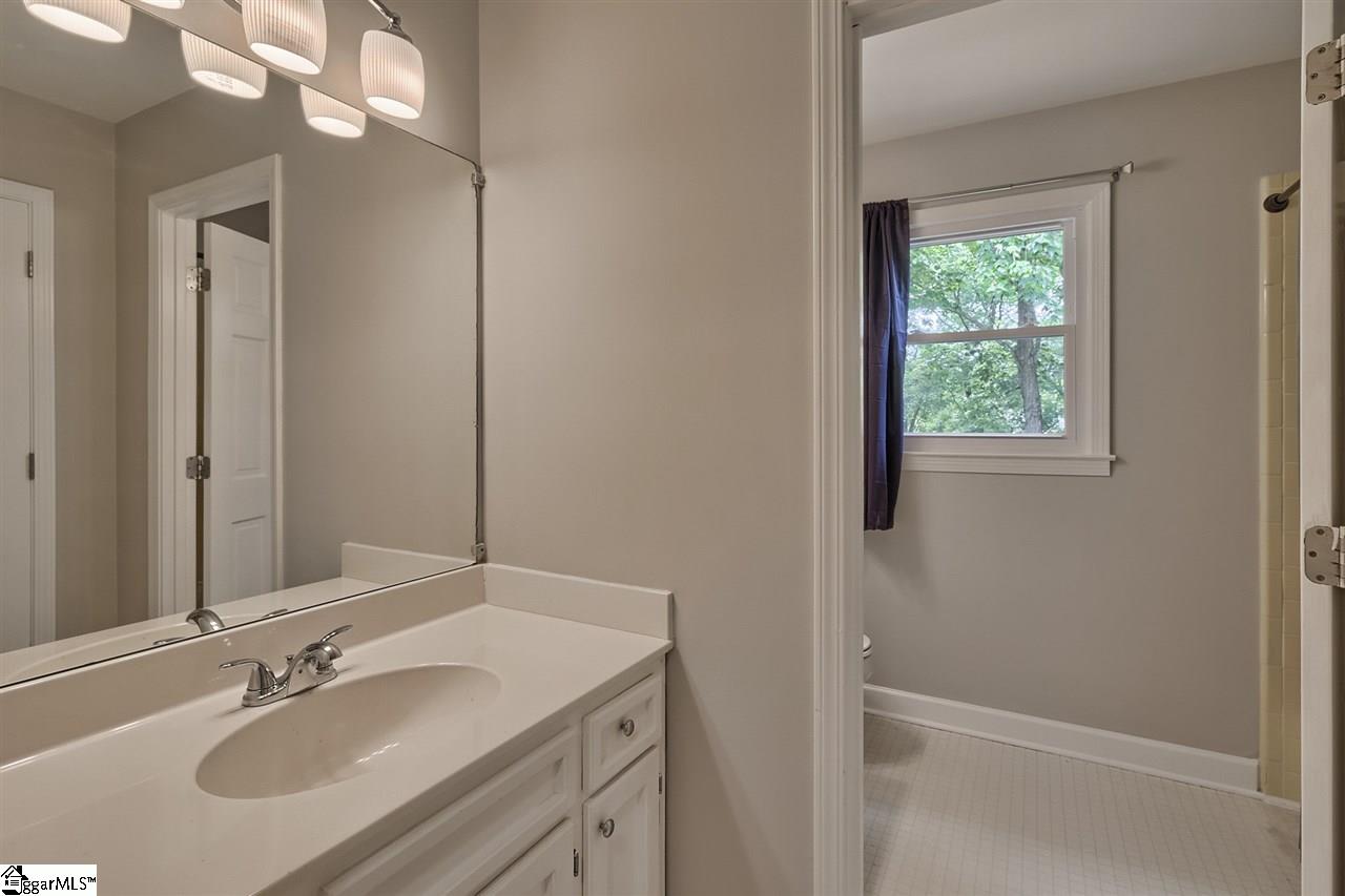 112 Pigeon Point Greenville, SC 29607 - Photo 13 of 36 Gallery Image 13