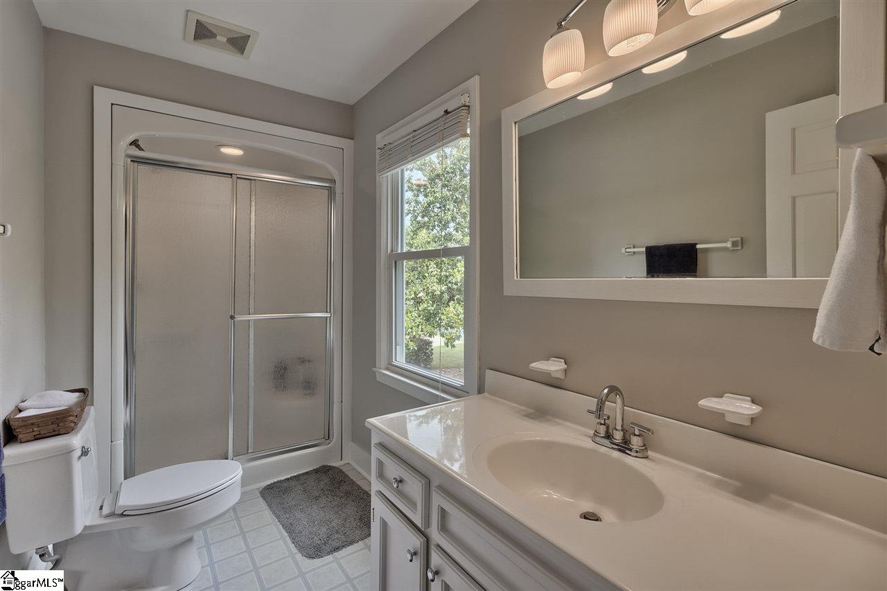 112 Pigeon Point Greenville, SC 29607 - Photo 4 of 36 Gallery Image 4