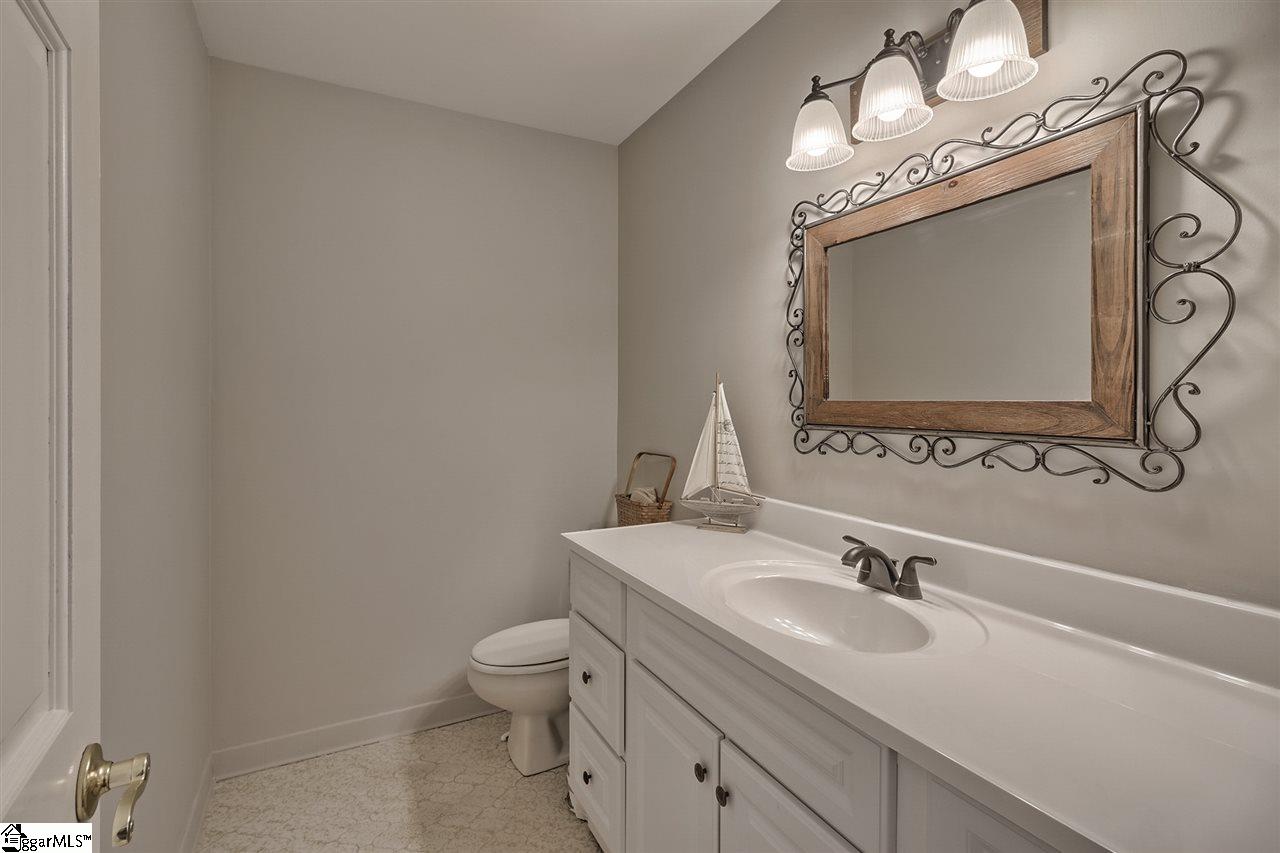 112 Pigeon Point Greenville, SC 29607 - Photo 8 of 36 Gallery Image 8