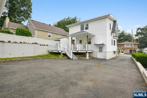 $2,600 | 39 Springfield Avenue, Unit 2, Hasbrouck Heights, NJ 07604