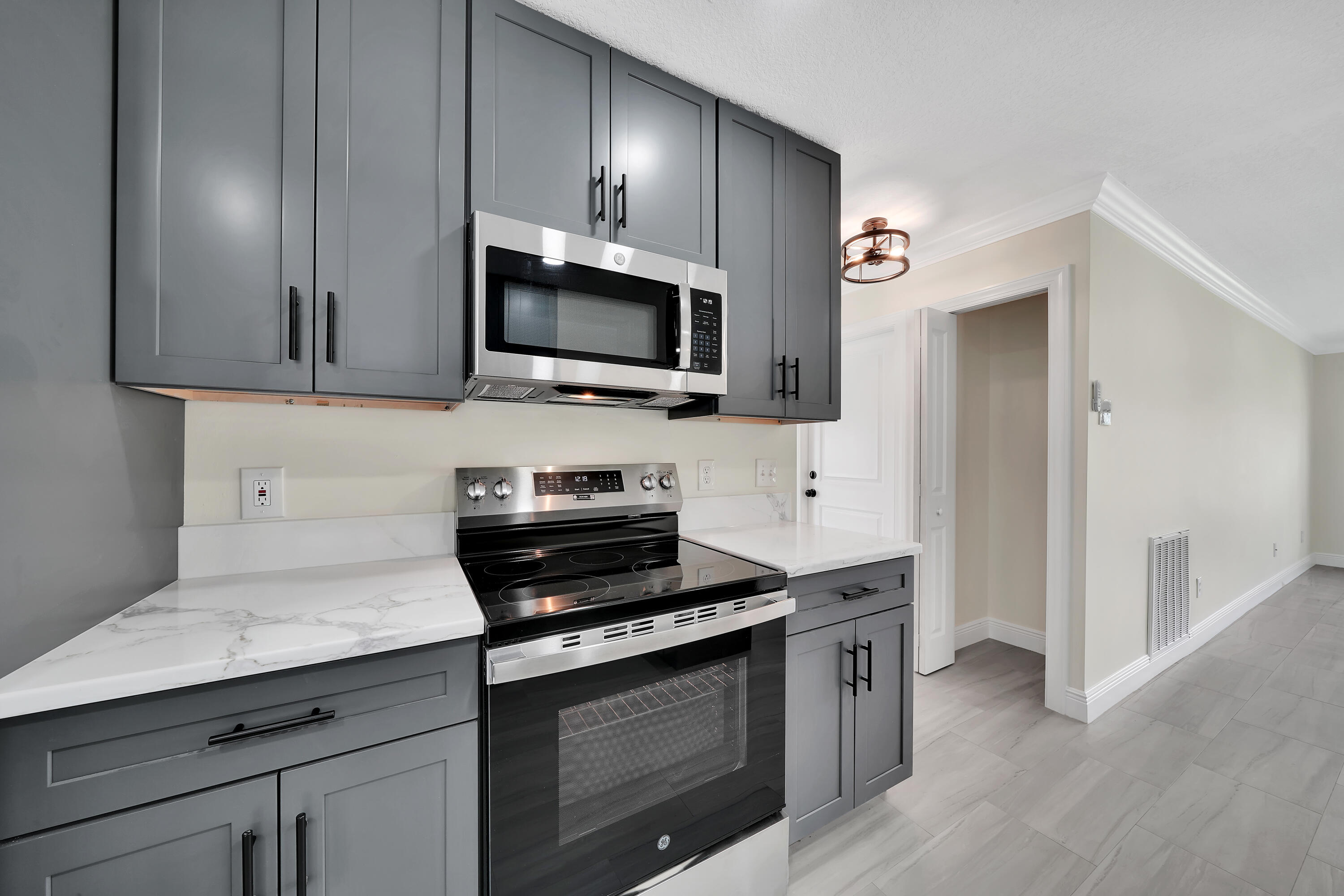 2467 Southeast Wishbone Road Port St. Lucie, FL 34952 - Photo 17 of 58 6 Kitchen (5)