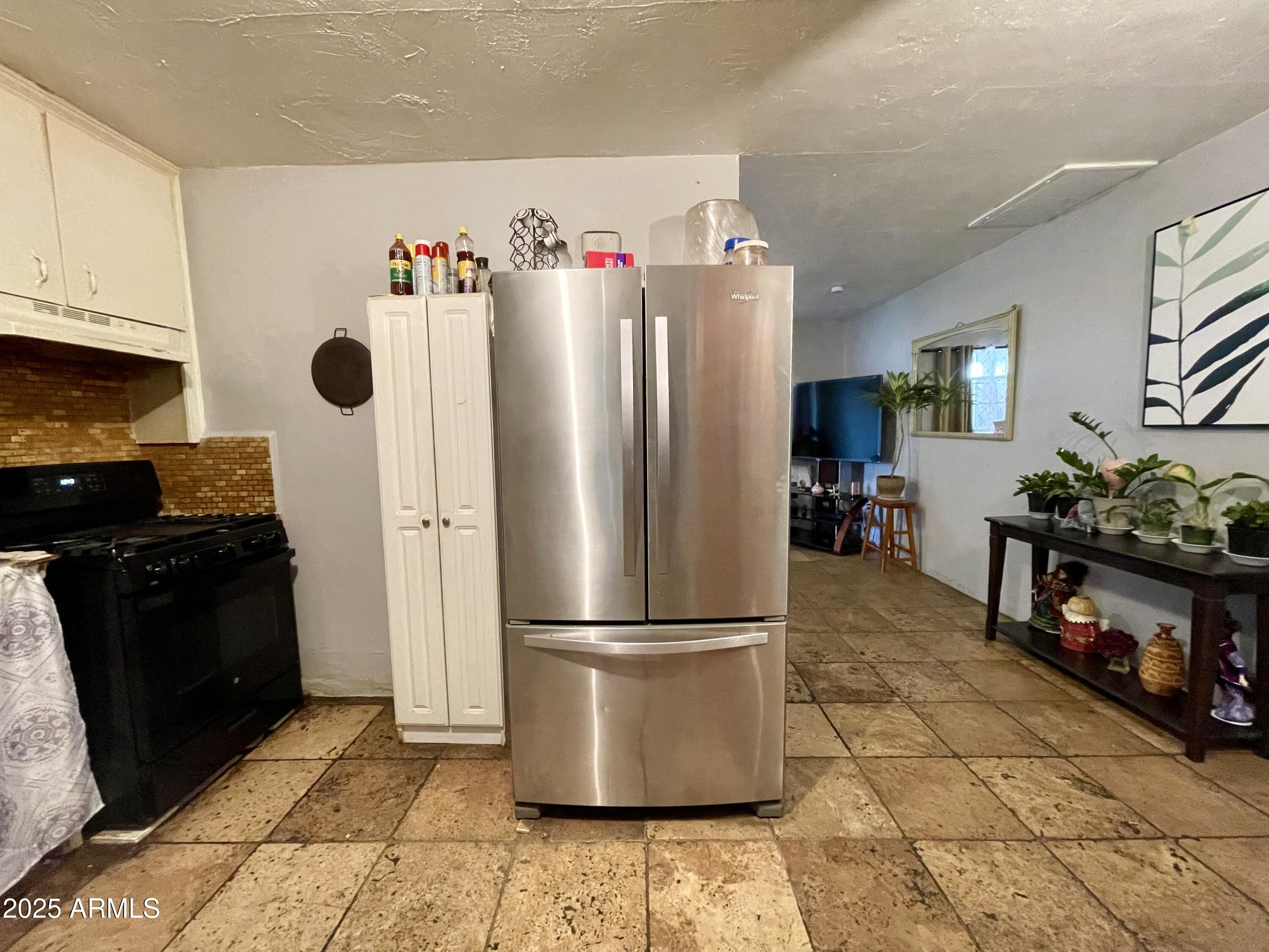 2804 West Coronado Road Phoenix, AZ 85009 - Photo 6 of 19 kitchen