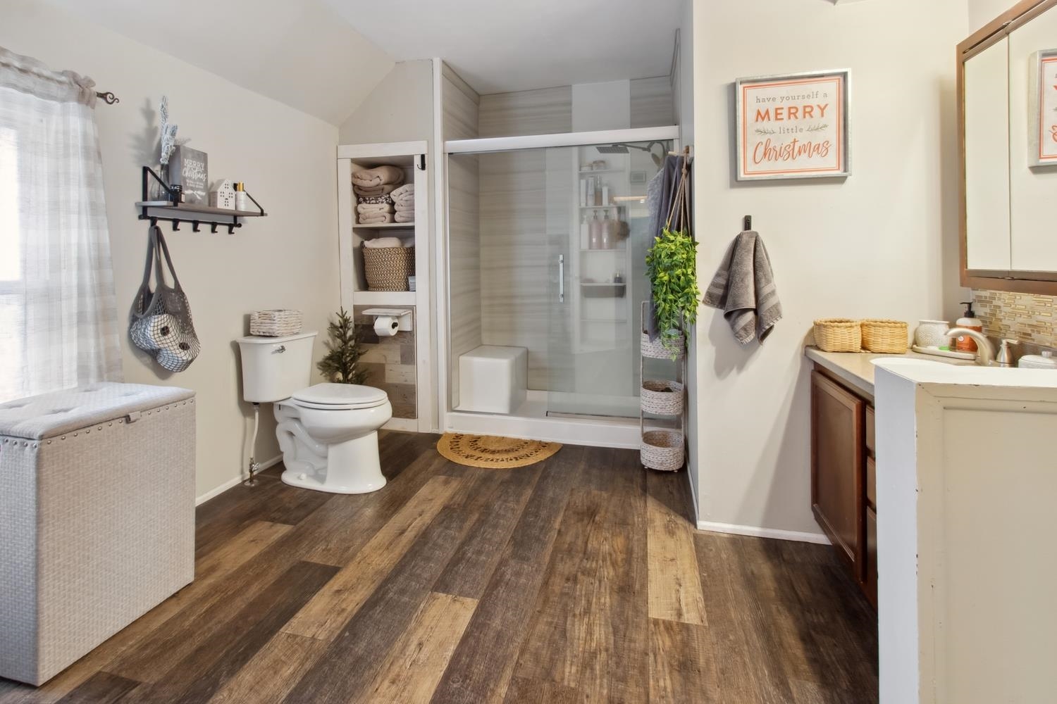 108 Maple Avenue Morrison, IL 61270 - Photo 18 of 28 a bathroom with a sink toilet and shower
