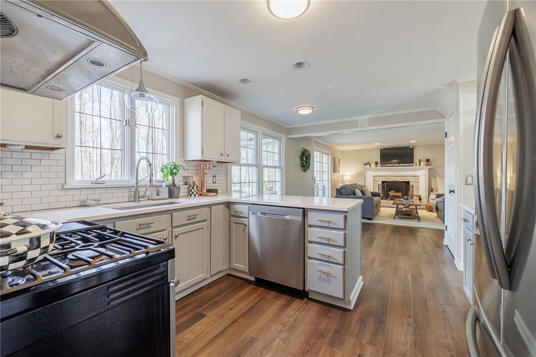 693 Audley End Webster, NY 14580 - Photo 5 of 41 UPDATED KITCHEN QUARTZ COUNTERTOPS, NEW STAINLESS