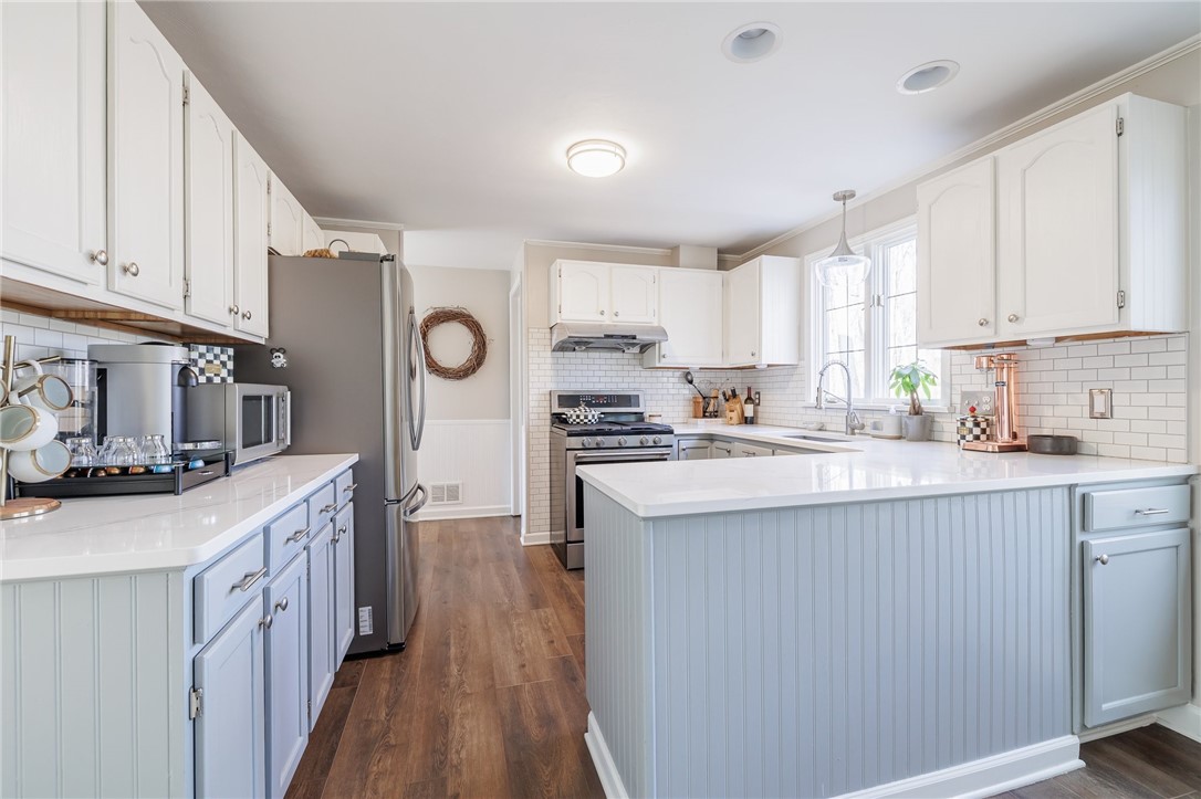 693 Audley End Webster, NY 14580 - Photo 6 of 41 UPDATED KITCHEN QUARTZ COUNTERTOPS, NEW STAINLESS
