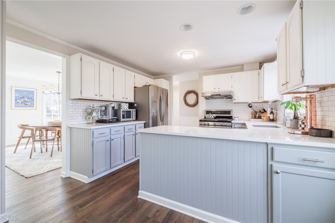 693 Audley End Webster, NY 14580 - Photo 8 of 41 UPDATED KITCHEN, QUARTZ COUNTERTOPS, NEW STAINLESS