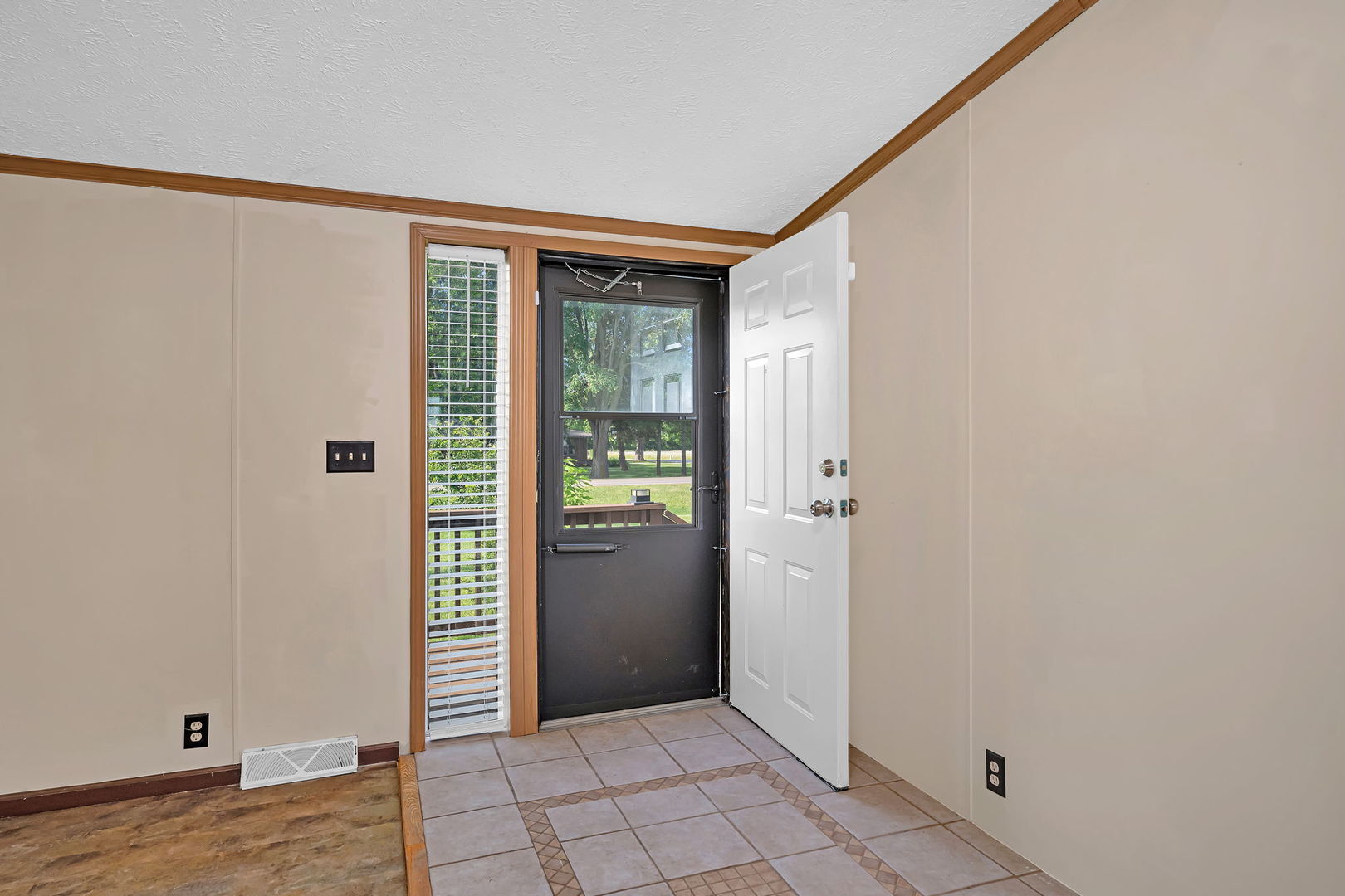 1931 North 31st Road Ottawa, IL 61350 - Photo 4 of 44