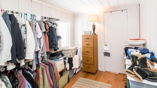 $1,200 | 11291 East Shore Drive, Unit FRONT HOUSE, Whitmore Lake, MI 48189