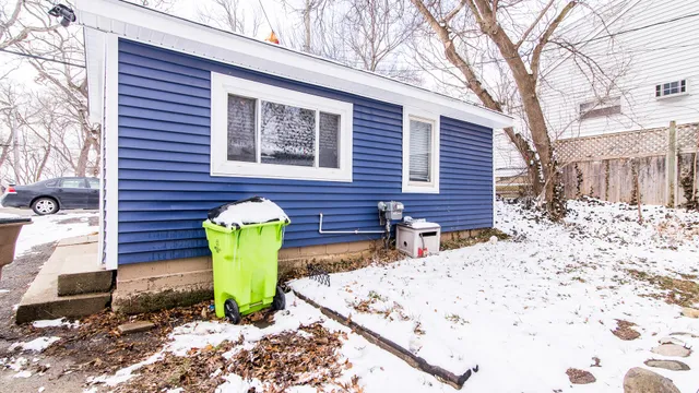 $1,200 | 11291 East Shore Drive, Unit FRONT HOUSE, Whitmore Lake, MI 48189