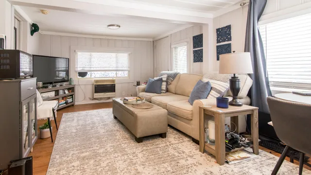 $1,200 | 11291 East Shore Drive, Unit FRONT HOUSE, Whitmore Lake, MI 48189