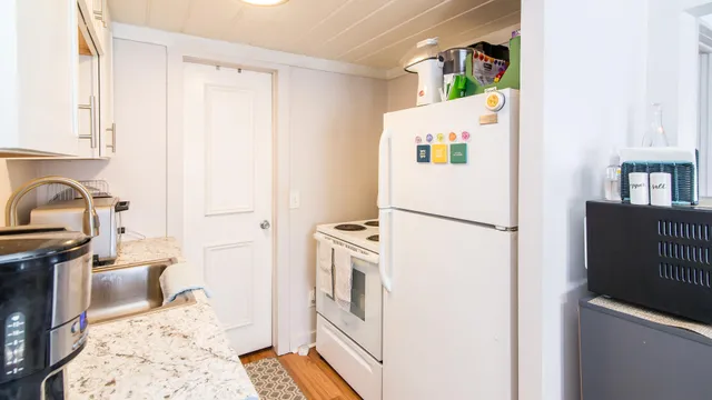 $1,200 | 11291 East Shore Drive, Unit FRONT HOUSE, Whitmore Lake, MI 48189