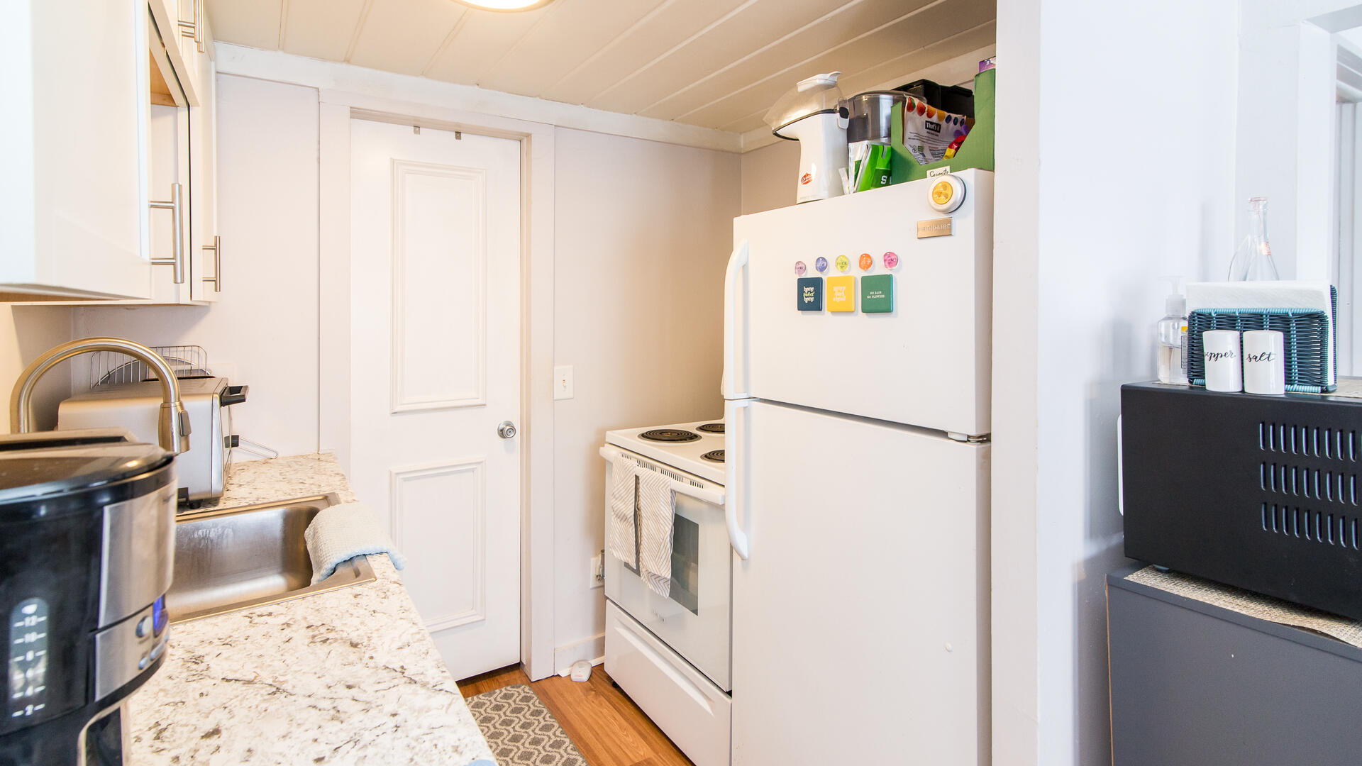 11291 East Shore Drive, Unit FRONT HOUSE Whitmore Lake, MI 48189 - Photo 8 of 16 010_24