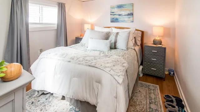 $1,200 | 11291 East Shore Drive, Unit FRONT HOUSE, Whitmore Lake, MI 48189