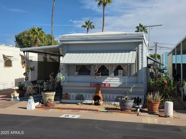a view of entryway and hall