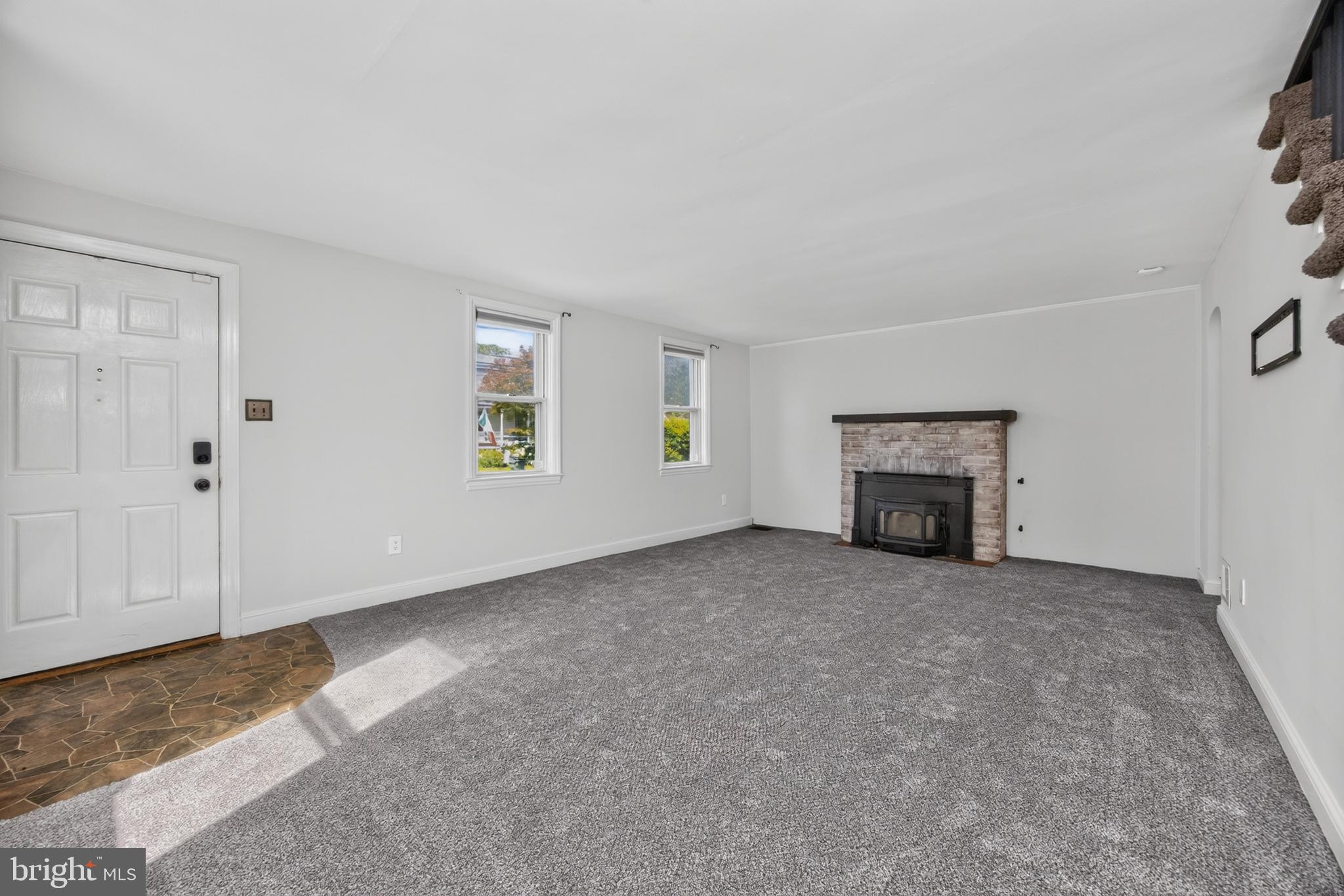 215 Ash Road Wallingford, PA 19086 - Photo 4 of 45