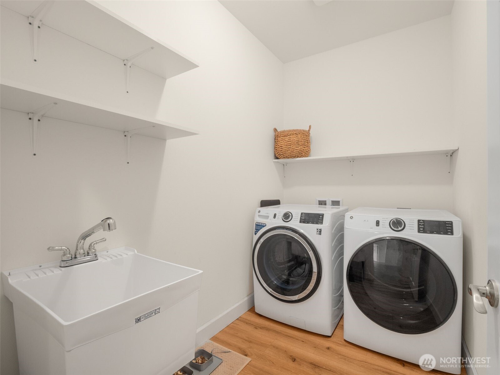 4620 151st Place Southeast Bothell, WA 98012 - Photo 13 of 33 a utility room with sink dryer and washer