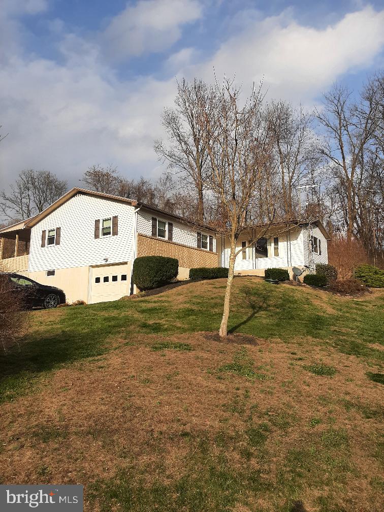 a view of residential houses with outdoor space