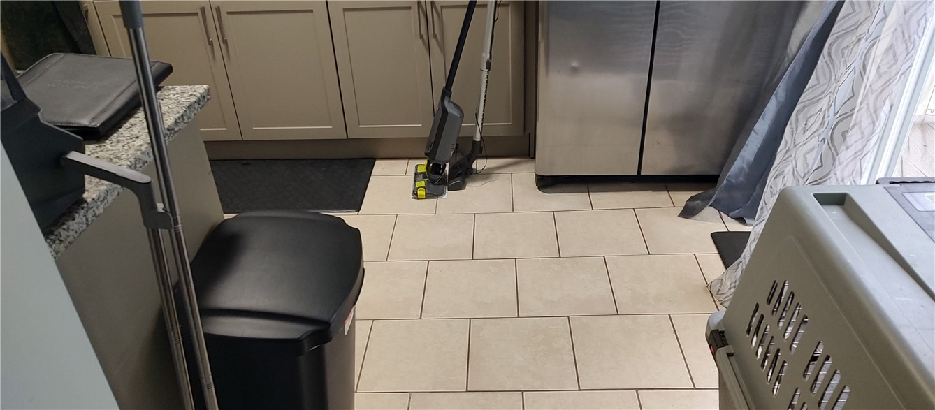 358 Northup Street Cranston, RI 02905 - Photo 11 of 49