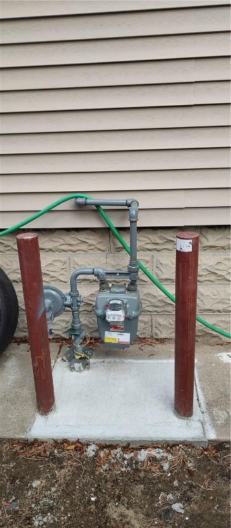 358 Northup Street Cranston, RI 02905 - Photo 7 of 49