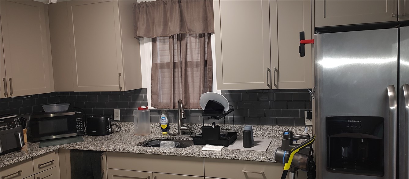 358 Northup Street Cranston, RI 02905 - Photo 8 of 49