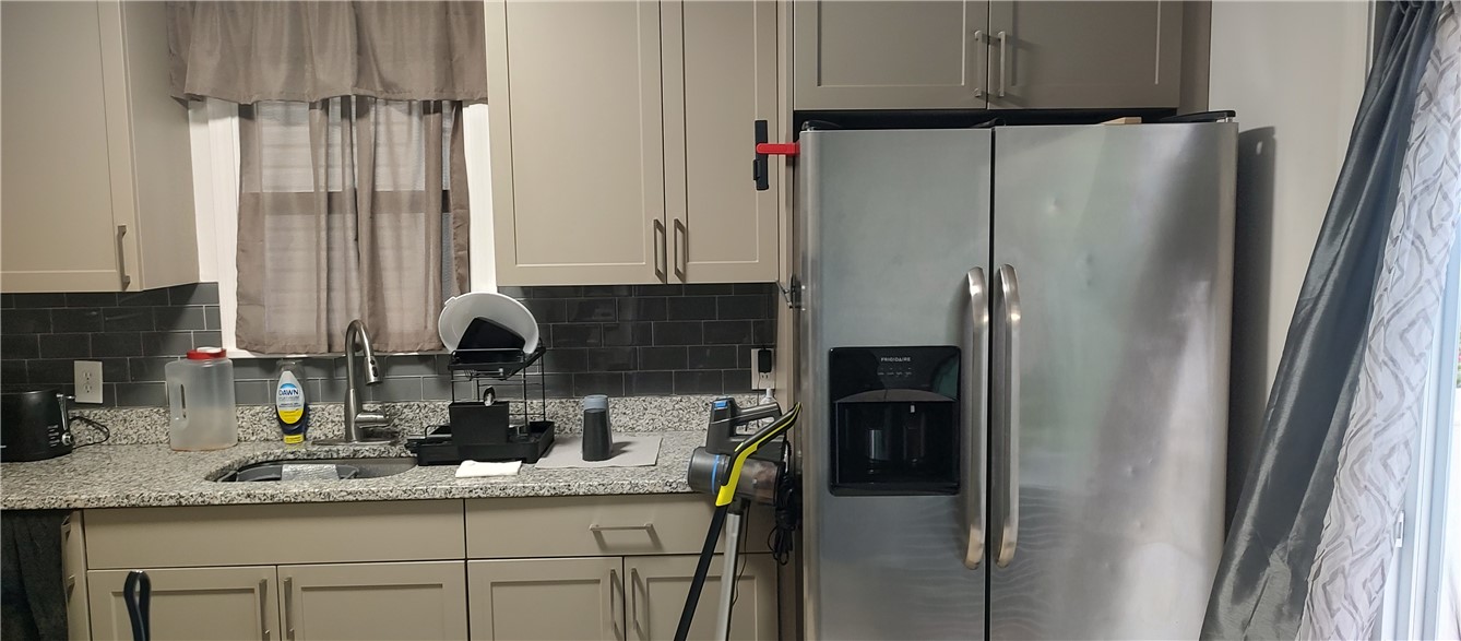 358 Northup Street Cranston, RI 02905 - Photo 9 of 49