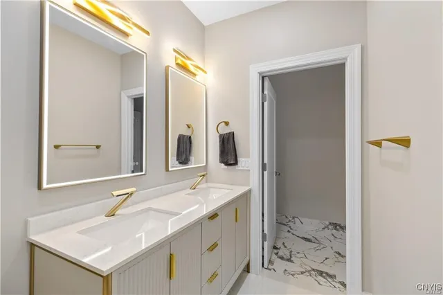 $2,000 | 238 Oriskany Boulevard, Unit 3, Whitestown, NY 13492