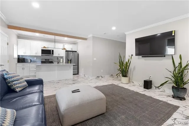 $2,000 | 238 Oriskany Boulevard, Unit 3, Whitestown, NY 13492