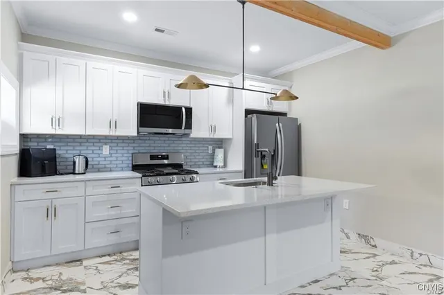 $2,000 | 238 Oriskany Boulevard, Unit 3, Whitestown, NY 13492