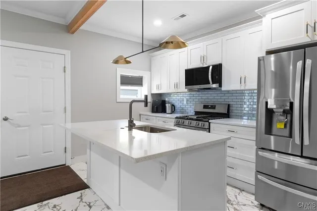 $2,000 | 238 Oriskany Boulevard, Unit 3, Whitestown, NY 13492