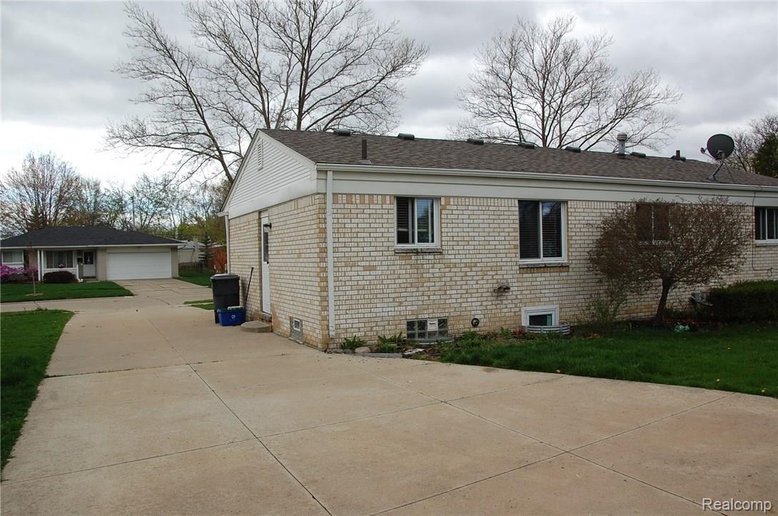 2937 Rhodes Drive Troy, MI 48083 - Photo 4 of 17 DSC_1182.JPG