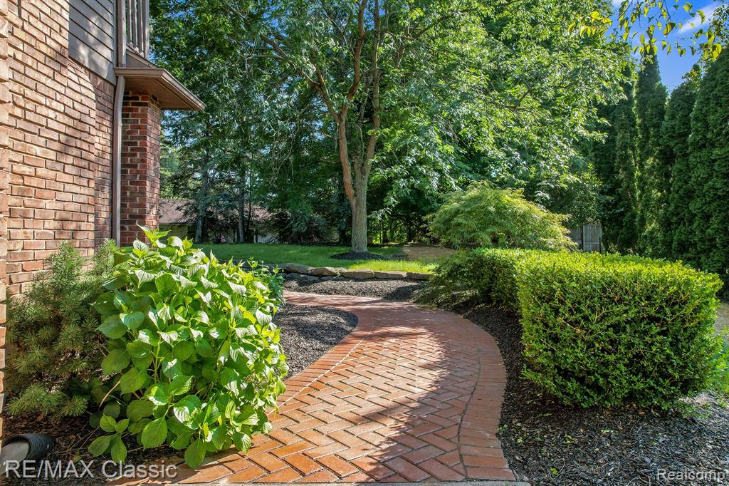3049 Walnut Lake Road West Bloomfield, MI 48322 - Photo 46 of 53 Gallery Image 46