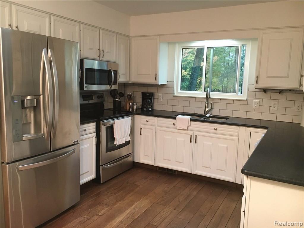 13589 White Lake Road Fenton, MI 48430 - Photo 14 of 25 IMG_4659.JPG