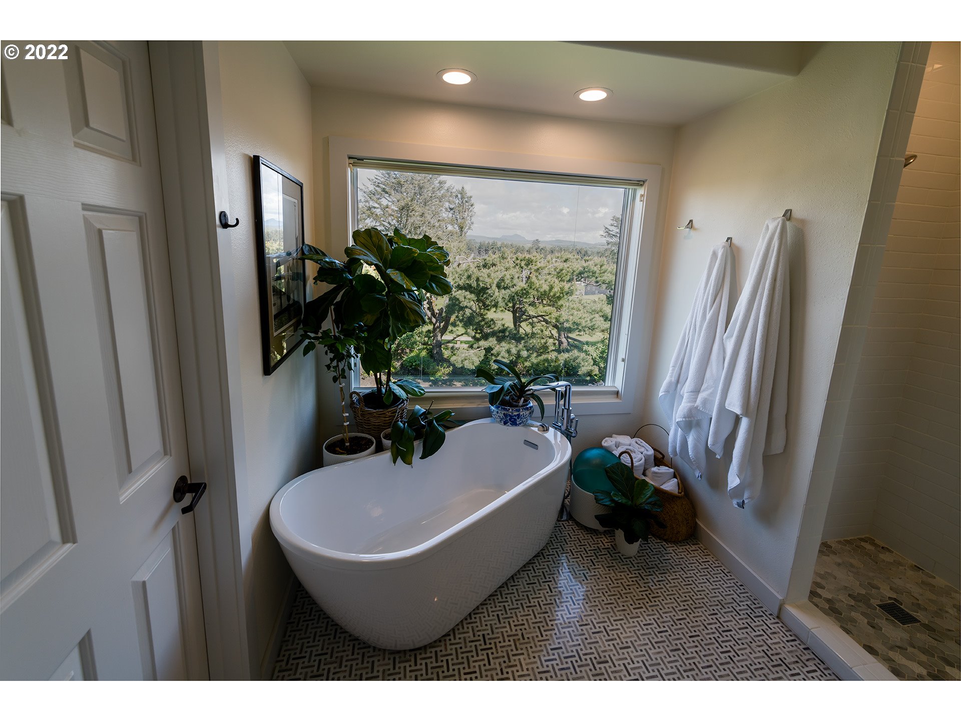 4805 High Ridge Road Gearhart, OR 97138 - Photo 16 of 29 a bathroom with a sink a toilet and a mirror
