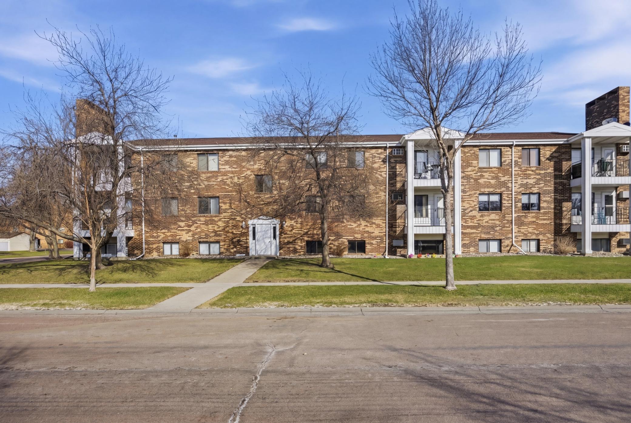 331 Prairiewood Circle South, Unit 202 Fargo, ND 58103 - Photo 2 of 22