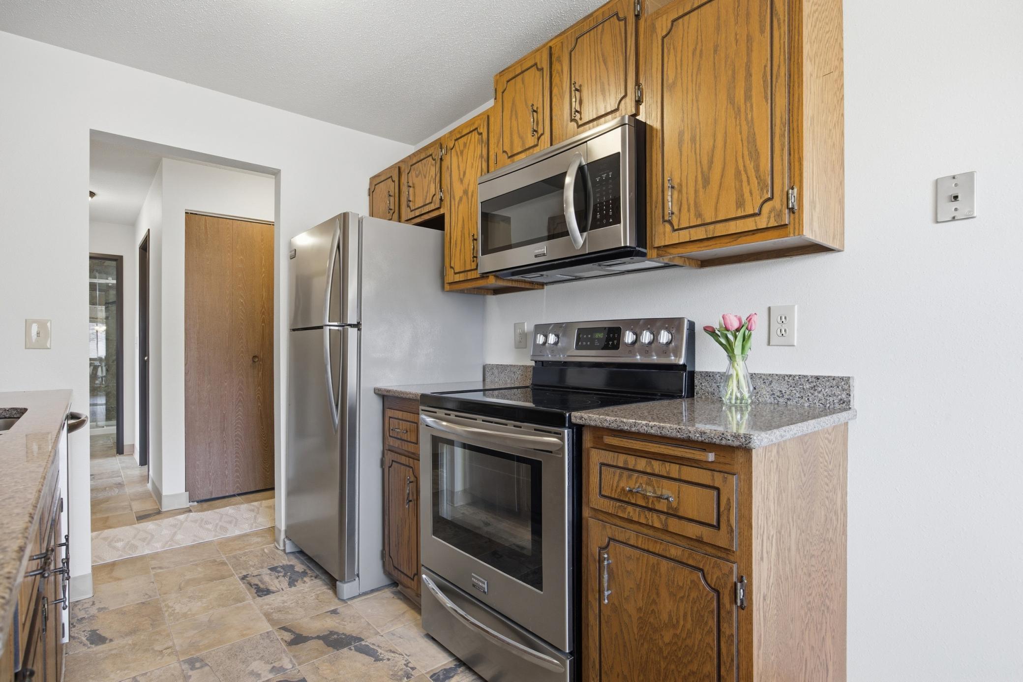 331 Prairiewood Circle South, Unit 202 Fargo, ND 58103 - Photo 4 of 22