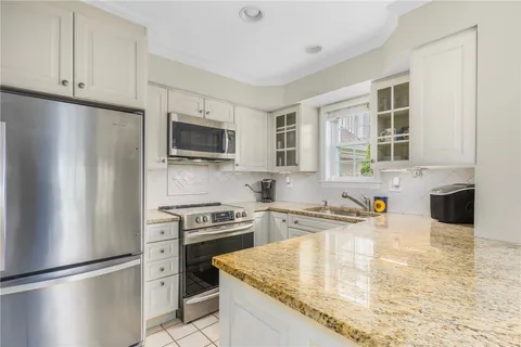 $698,000 | 213 Corey Lane, Unit 213, Middletown, RI 02842